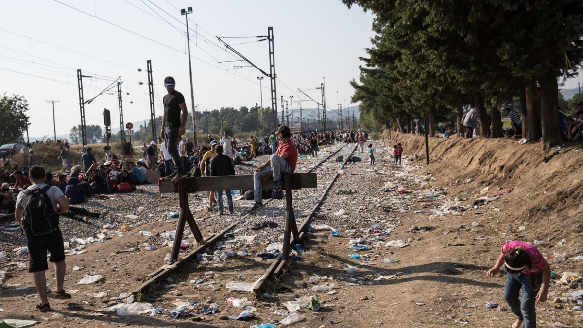 Další strkanice na hraních Makedonie. Migranty chtějí řešit i premiéři V4