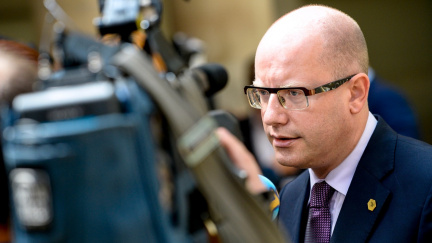 Sobotka nabídl Srbsku deset milionů a experty na řešení uprchlické krize