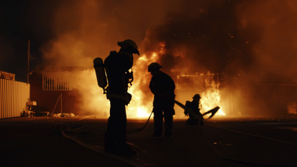 Aktualizováno: Při požáru v Paříži zemřelo osm lidí. Někteří skákali z oken