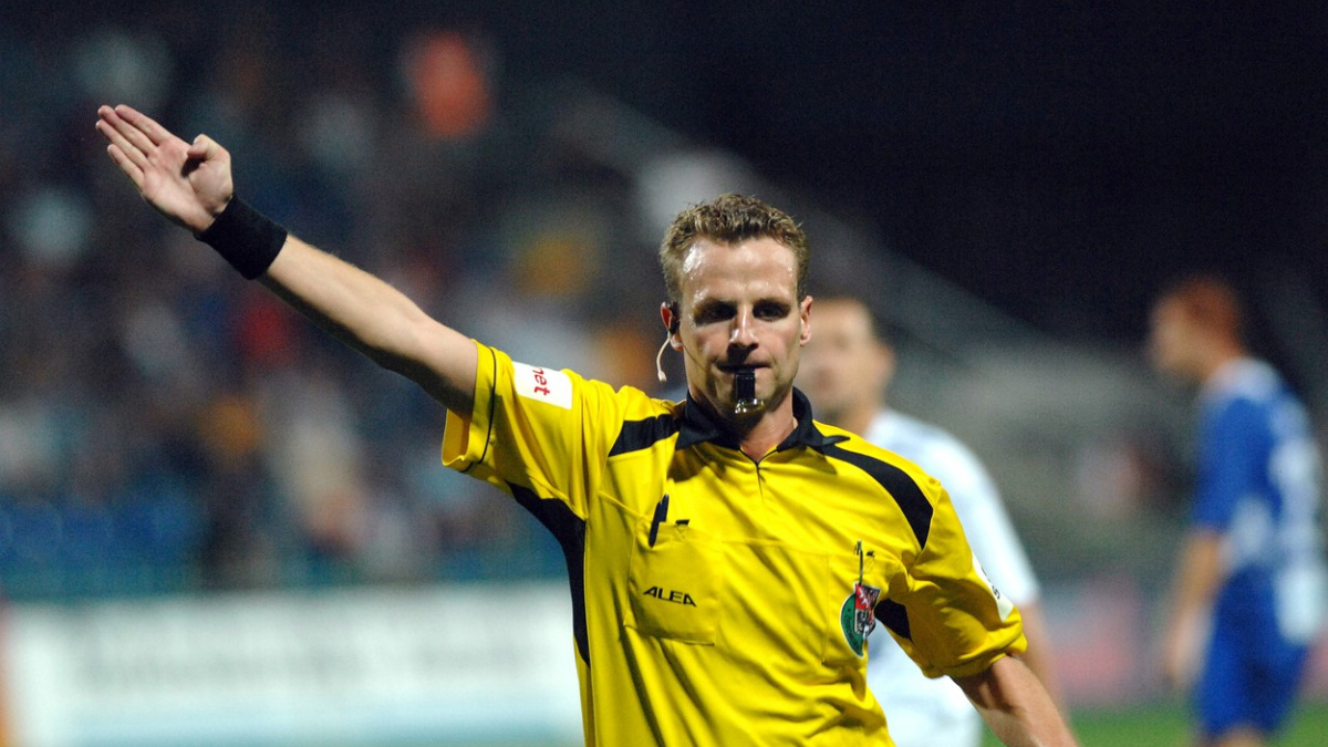 Berbr řídí rozhodčí a Pelta všechno kryje, tvrdí další bývalý sudí