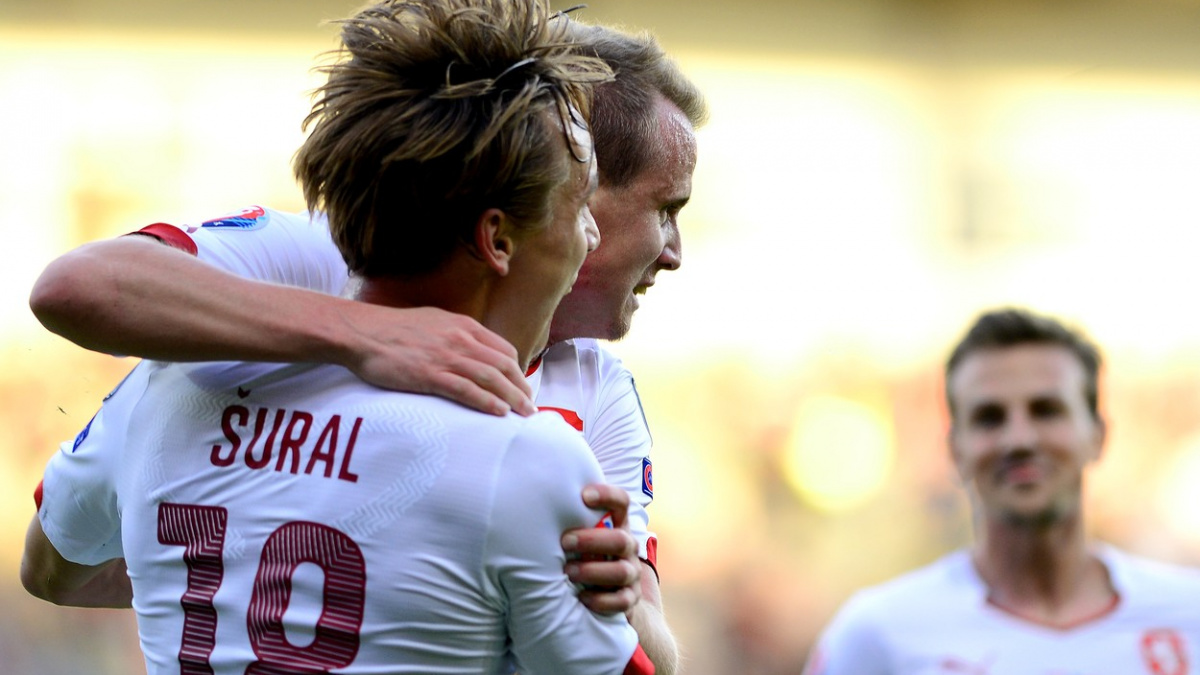 Fotbalisté výhrou v Lotyšsku zpečetili postup na EURO