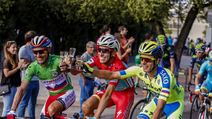 Ital Aru se dočkal prvního velkého vítězství, ovládl španělskou Vueltu