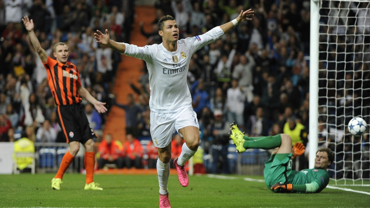 LM: Ronaldo se blýskl hattrickem, Královec pískl tři penalty