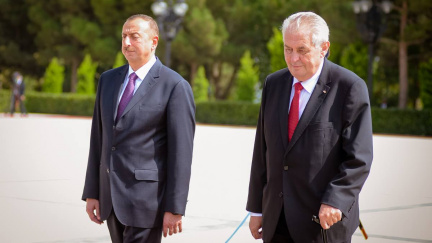 Čeští podnikatelé mají v Ázerbájdžánu žně. Zeman a Alijev zahájili v Baku fórum