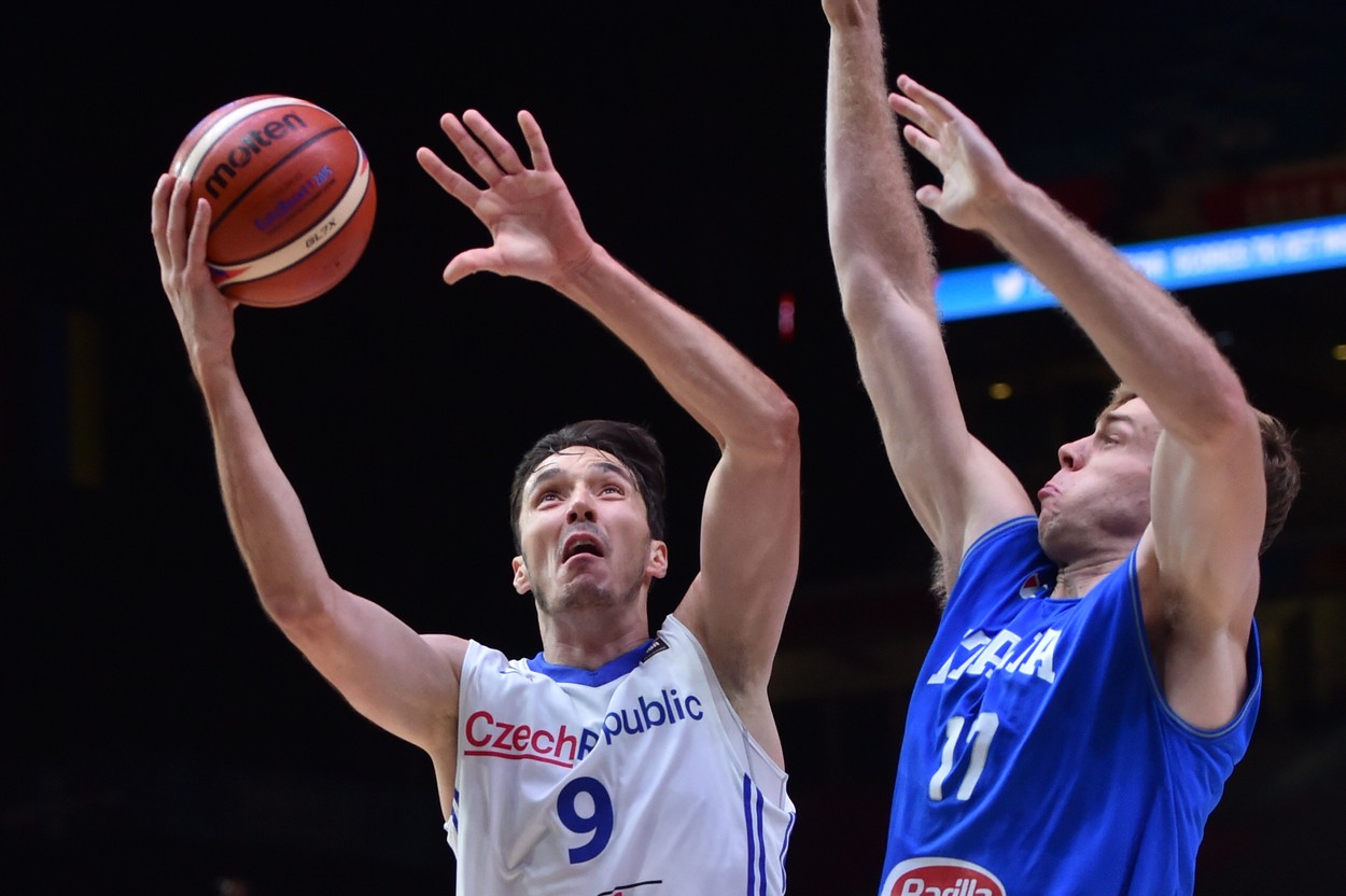 Itálie byla nad síly českých basketbalistů. V cestě do kvalifikace o Rio stojí Lotyšsko