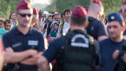 Aktualizováno: Maďaři povolávají armádní zálohy. Mají chránit hranice před uprchlíky