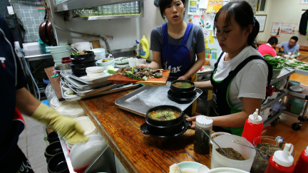 Severokorejský režim se snaží ukázat svou vlídnější tvář. Zkouší to přes restaurace