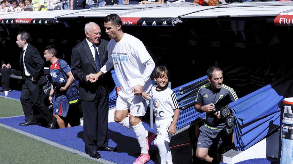 Velké gesto Realu, Ronaldo nastoupil na stadion se synem syrského uprchlíka