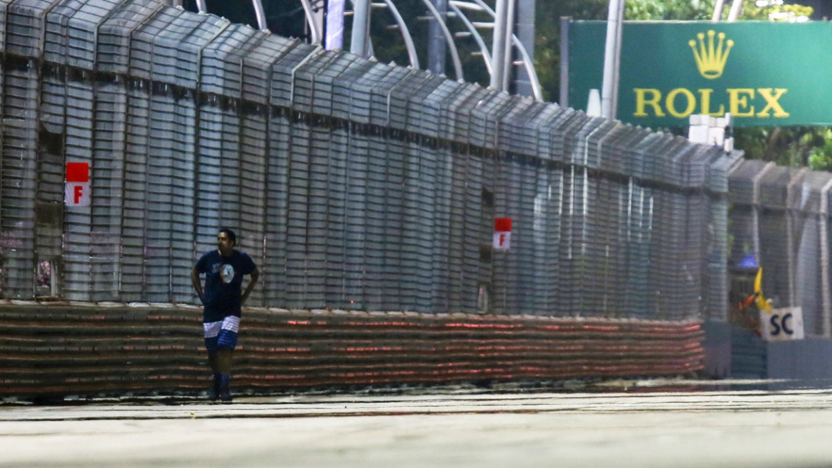 Za procházku po okruhu v Singapuru čeká Brita soud