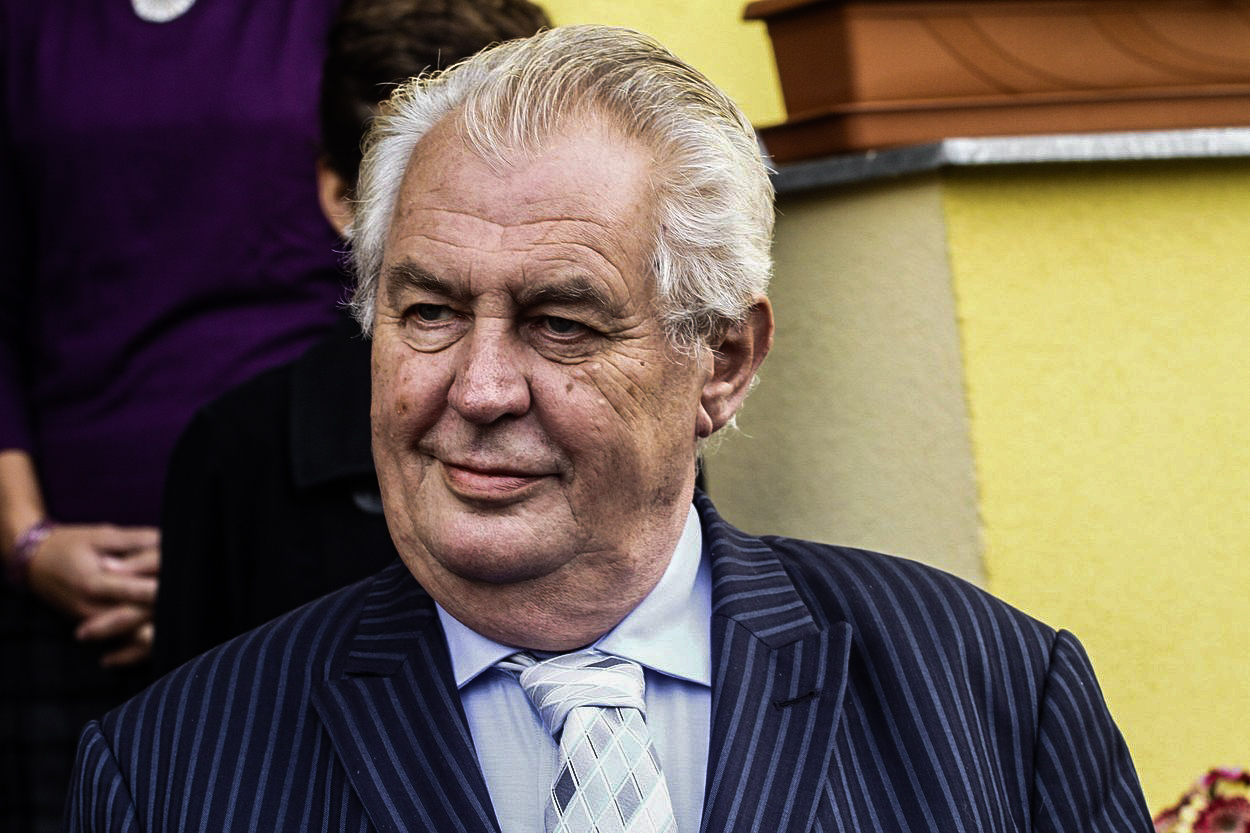 Zeman chce odvolat šéfa hradní ochranky. Trenýrky má za bezpečnostní selhání