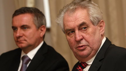 Pokud Mynář opakovaně neuspěje v získání prověrky, Zeman ho odvolá