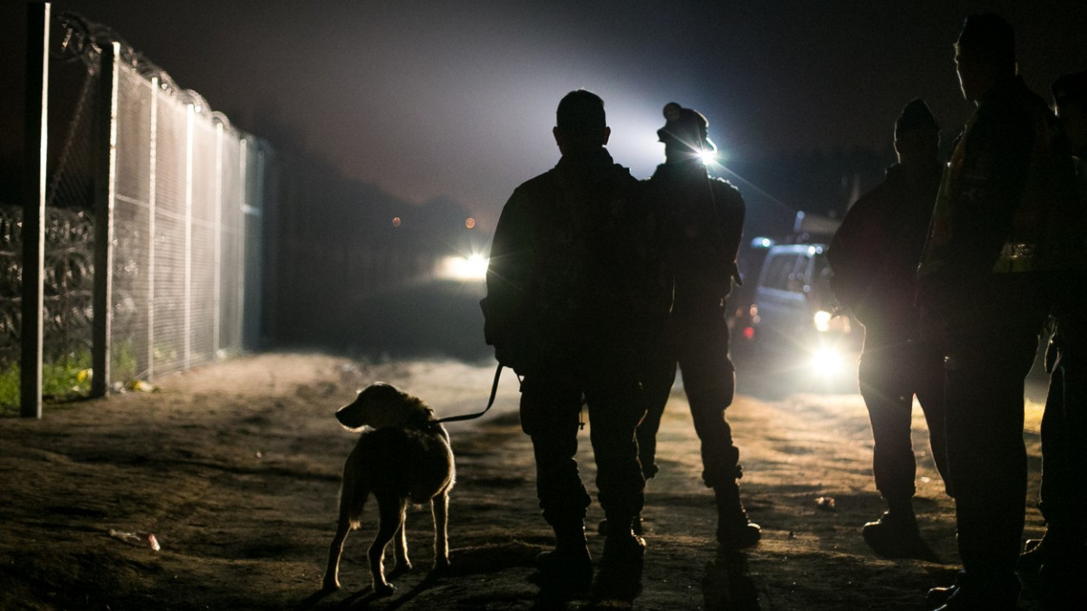 Plot nestačí. Maďarsko nasadí na hranice tisíce vojáků a tanky