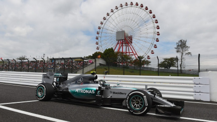 Hamilton v kvalifikaci na Velkou cenu Japonska chyboval, Kvjat předvedl salto