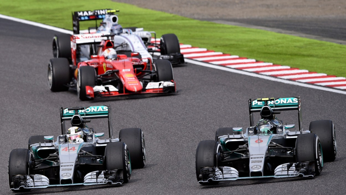 Mercedes nechal zapomenout na minulý víkend a na Suzuce opět dominoval