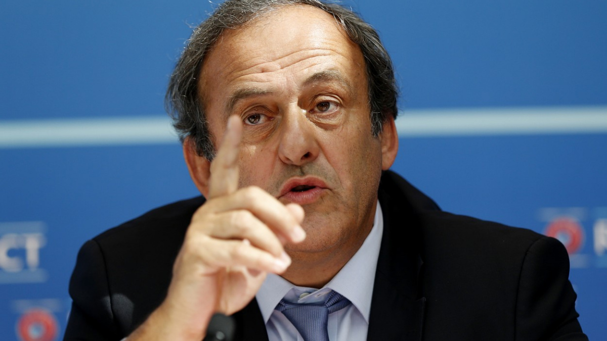 Platini je něco mezi svědkem a obviněným, tvrdí švýcarský generální prokurátor