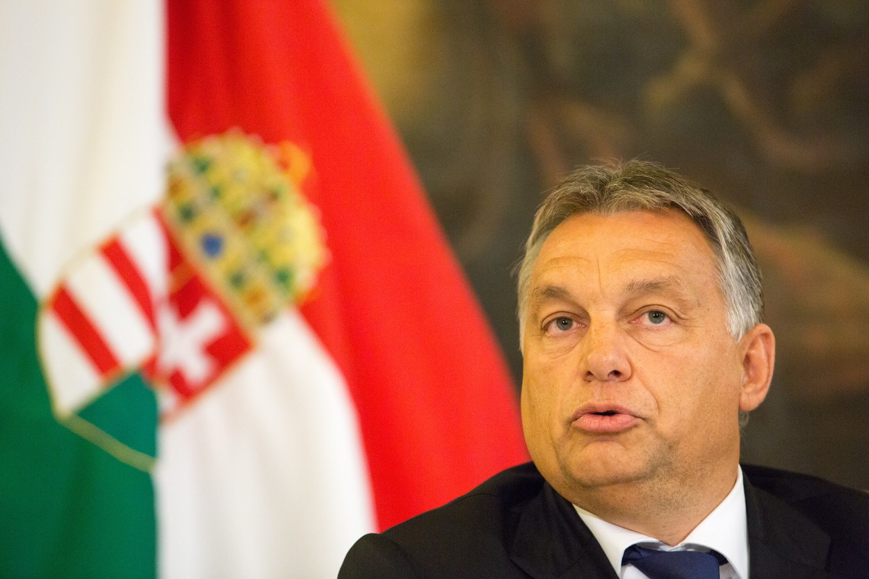 Orbán navrhuje 'globální kvóty'. Česko schválilo zákon o ochraně hranic