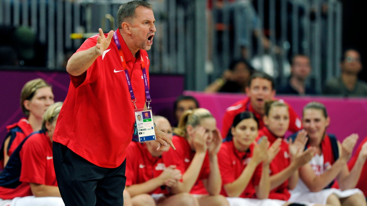 Střídání stráží. U českých basketbalistek končí Blažek, nahradí ho Beneš
