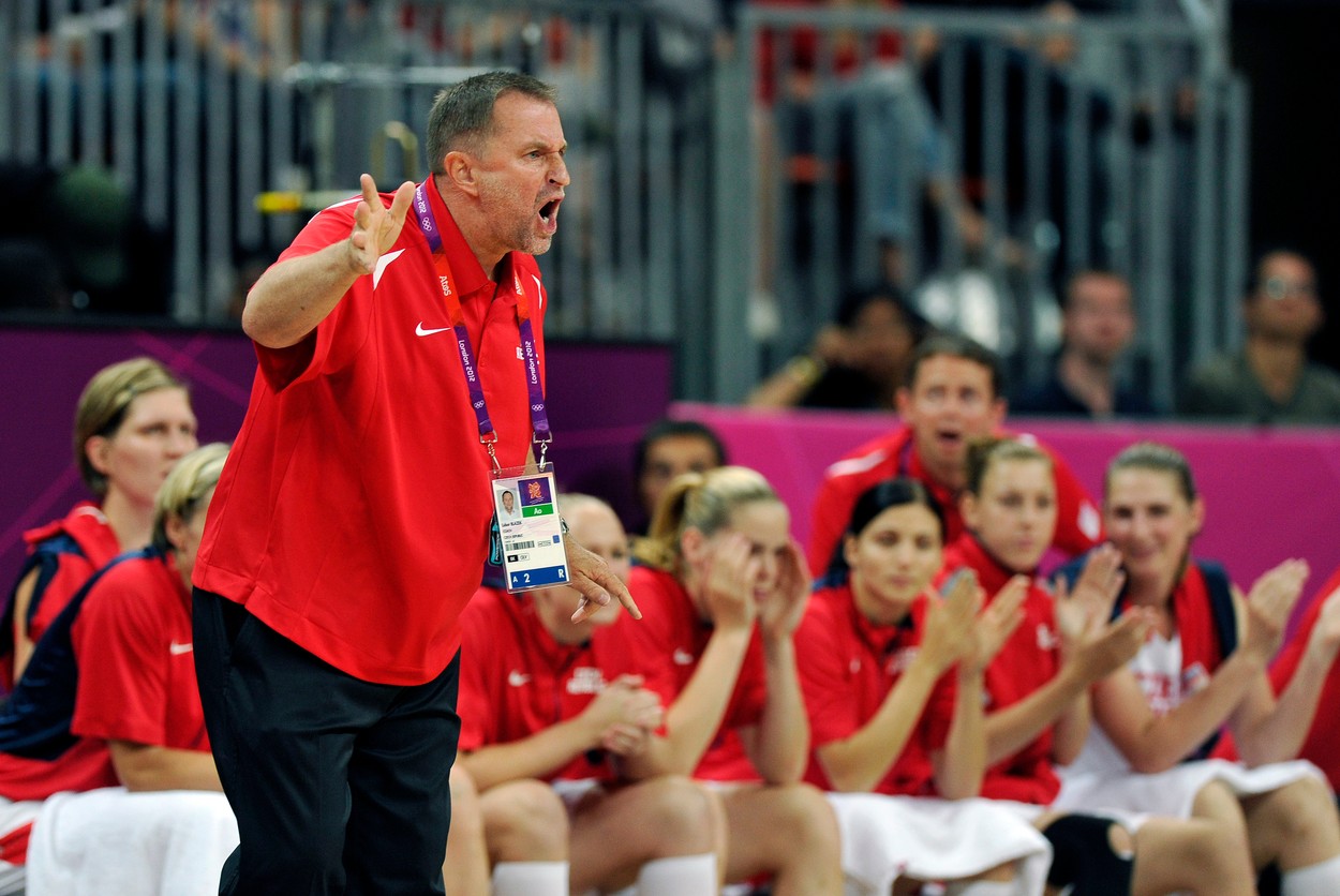 Střídání stráží. U českých basketbalistek končí Blažek, nahradí ho Beneš
