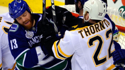 Rekordní trest! Kanaďan Torres si za brutální faul nezahraje 41 zápasů