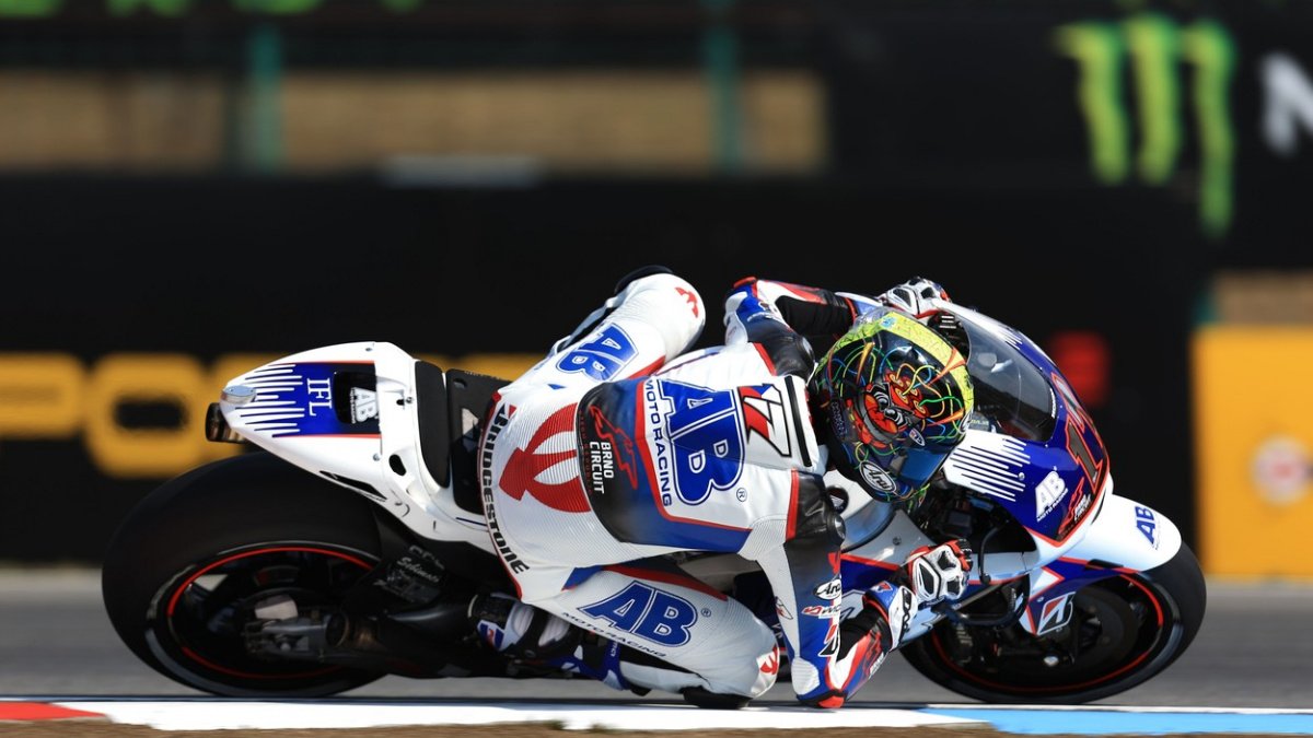 Abraham stále není zcela fit. Chybět bude ve třech závodech MS