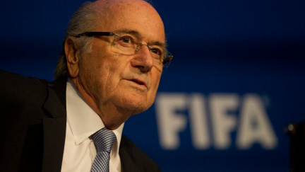 Hon na Blattera pokračuje! Prezident FIFA byl na 90 dní zbaven funkce