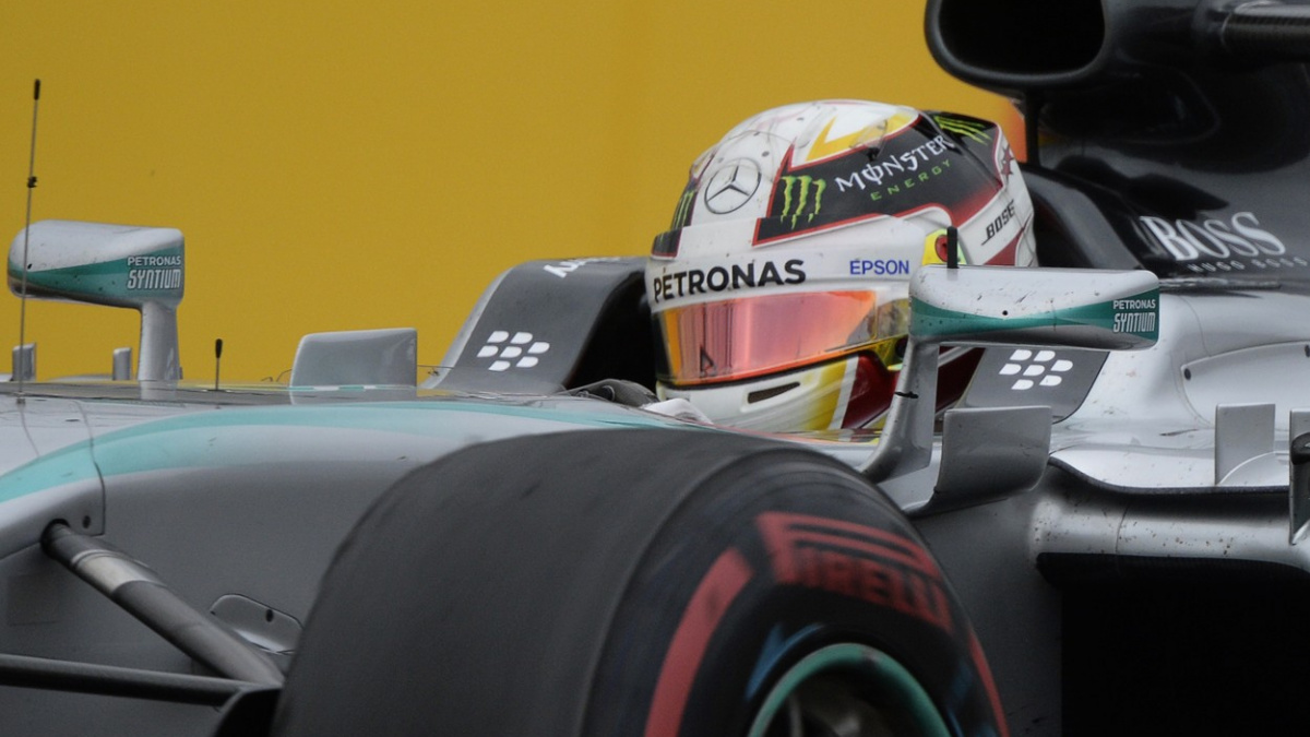 V Rusku vyhrál Hamilton, Räikkönen v souboji o třetí místo sestřelil Bottase