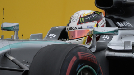 V Rusku vyhrál Hamilton, Räikkönen v souboji o třetí místo sestřelil Bottase