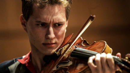 Bez 'bumažky' žádné housle. Špačkův nástroj zůstává v ruském zajetí