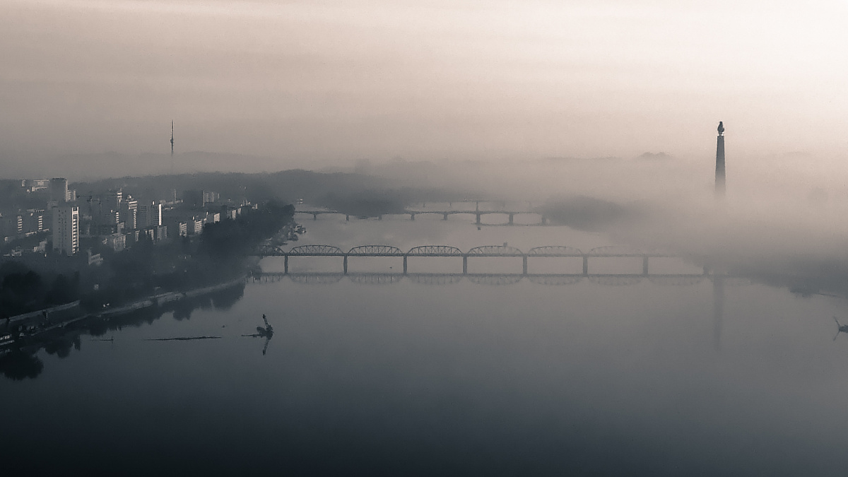 Země v mlze: Proč bychom se měli přestat posmívat Severní Koreji