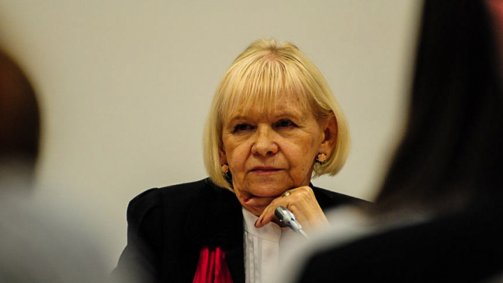 Velvyslanci nebudou muset v 70 letech skončit, Filipi ani Klausové to nepomůže