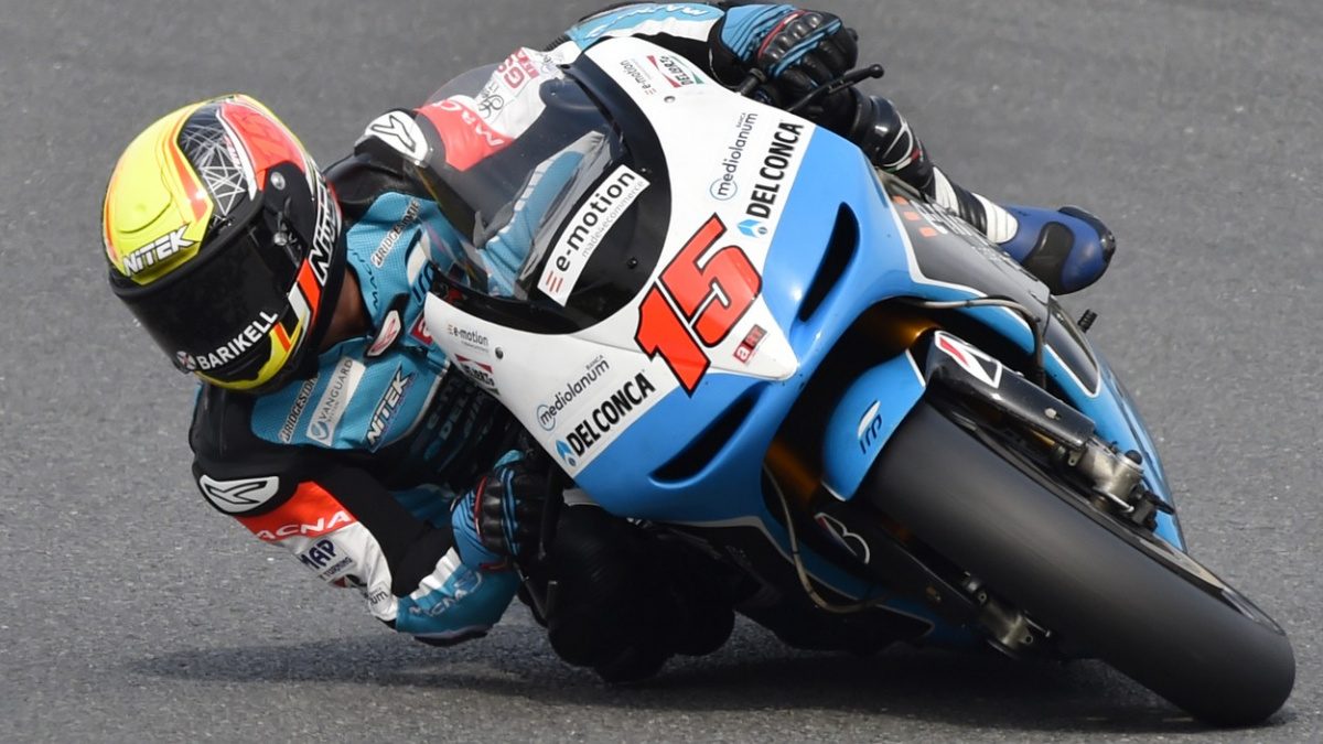 De Angelisův stav se lepší. Stále však nedýchá sám