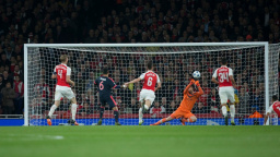 Čech vynuloval Bayern, v Leverkusenu padlo 8 gólů