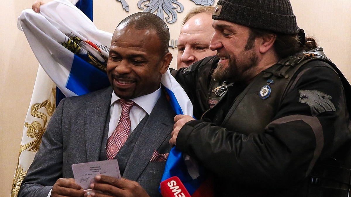 Putin má dalšího obdivovatele. Boxer Jones se zavázal k lásce k Rusku!