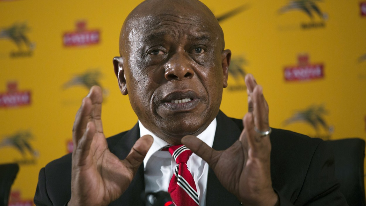 Jihoafrický podnikatel nebo liberijský předseda: Sedm kandidátů na šéfa FIFA