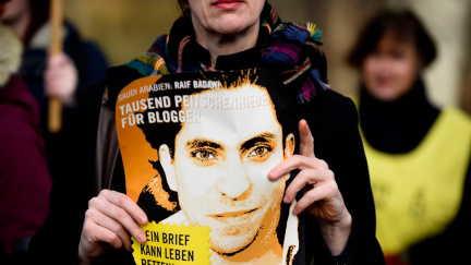 Saúdský bloger odsouzený k bičování získal cenu za lidská práva