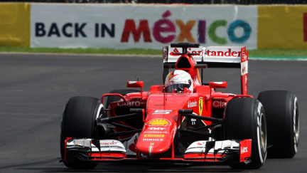 Rosberg vyhrál čtvrtou kvalifikaci v řadě, druhý odstartuje Hamilton