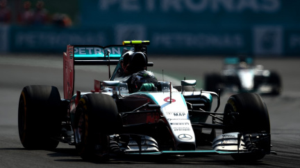 V Mexiku triumfoval Rosberg, Vettel nedojel