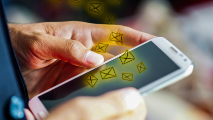 Gmail odpoví na emaily za vás. A naučil se to díky 'deep learningu'