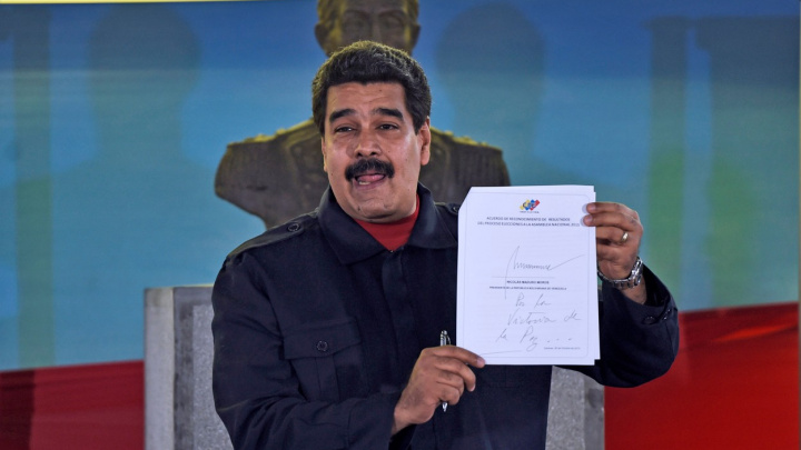 Když nesplním slib, oholím si knír, slibuje venezuelský prezident