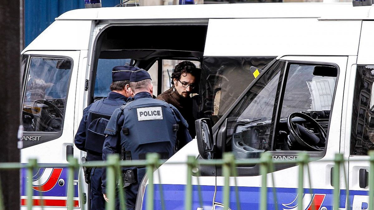 Aspoň tři útočníci v Paříži byli Francouzi a dva žili v Bruselu