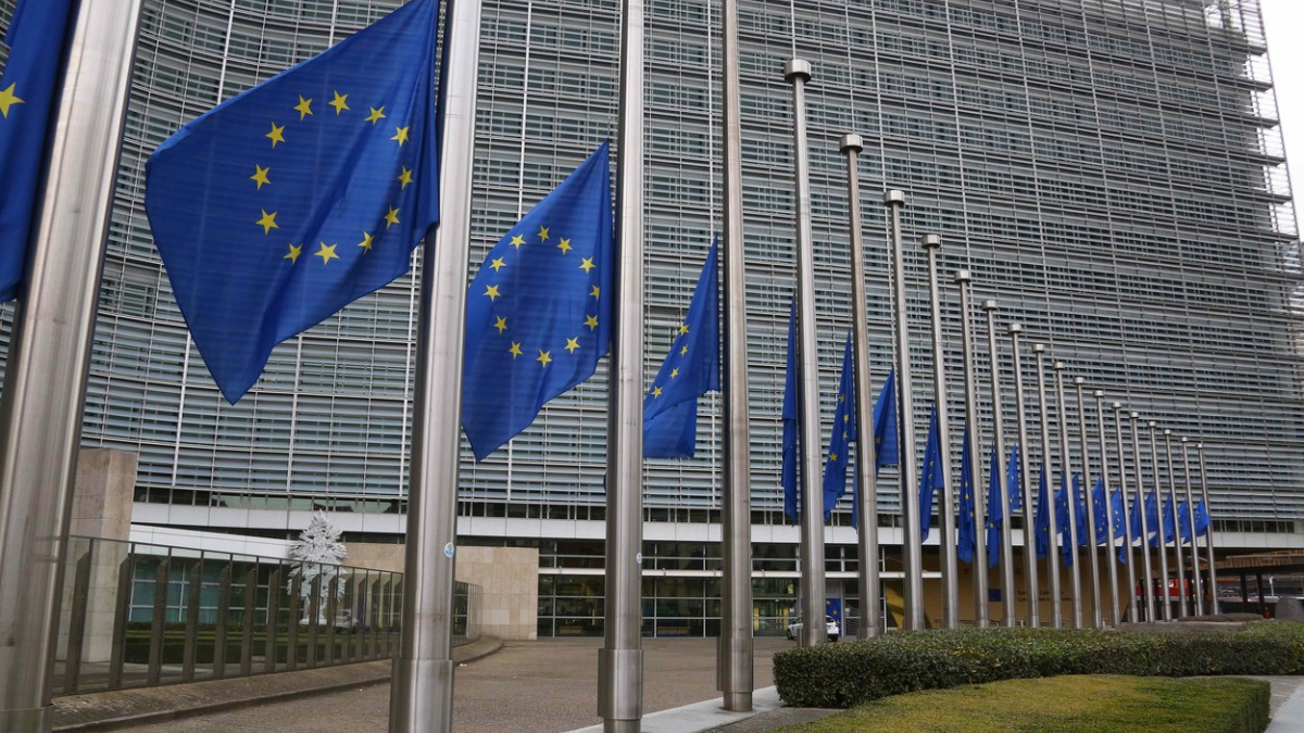 Francie požádala státy EU o pomoc. Ve jménu unijní ústavy