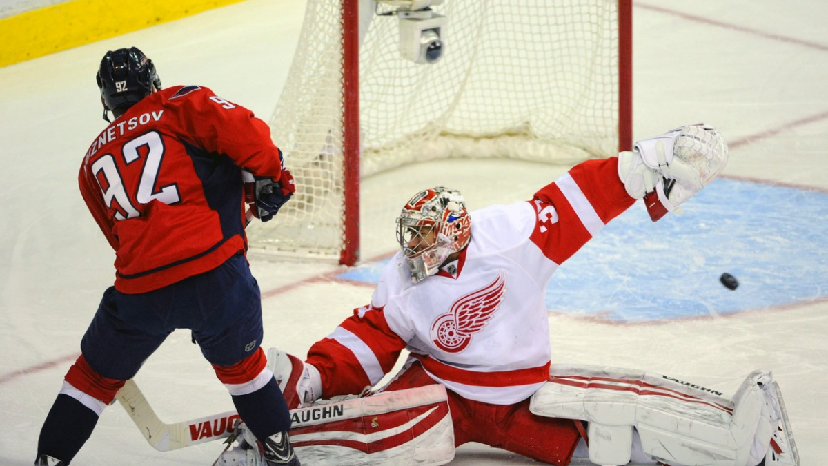 Čeští brankáři zazářili. Mrázek vychytal Ovečkina, Pavelec dotáhl Jets k vítězství