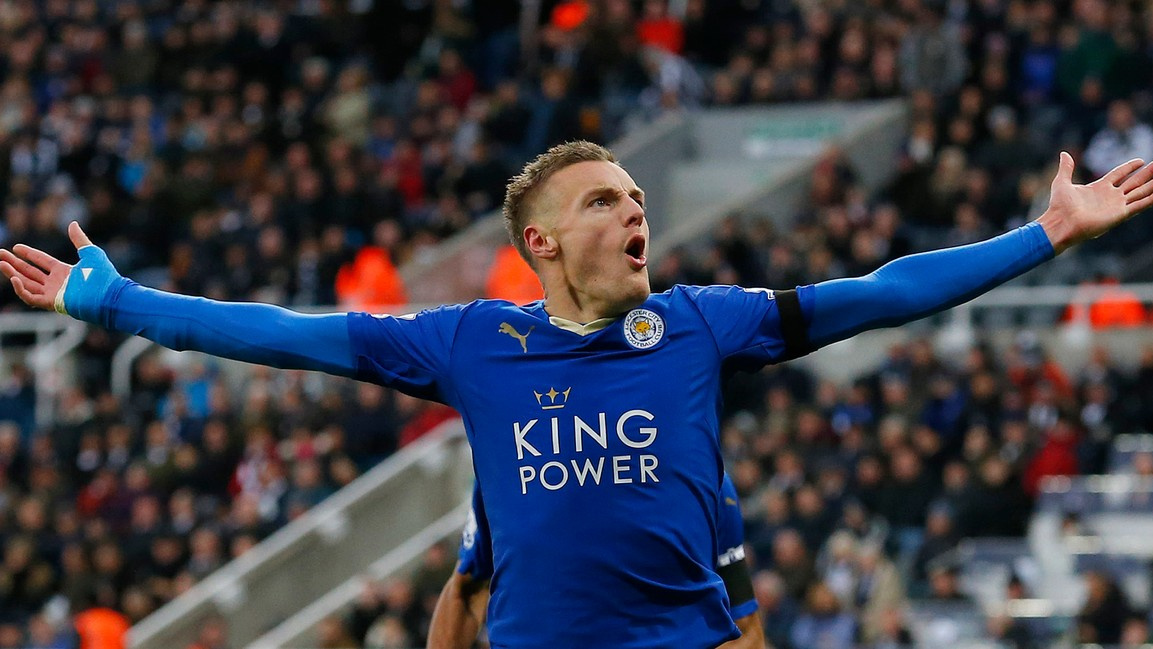 Žádná Chelsea nebo Arsenal. Anglické lize vládnou outsideři z Leicesteru