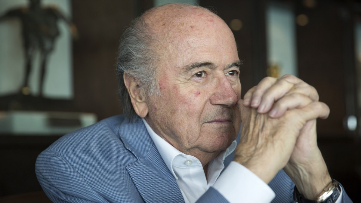 Měl jsem odejít po MS v Brazílii, lituje Blatter
