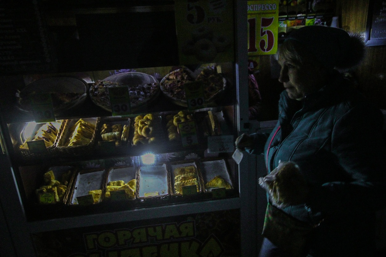 Krym v zajetí tmy: Ukrajina tentokrát dává přednost politice před ruskými penězi