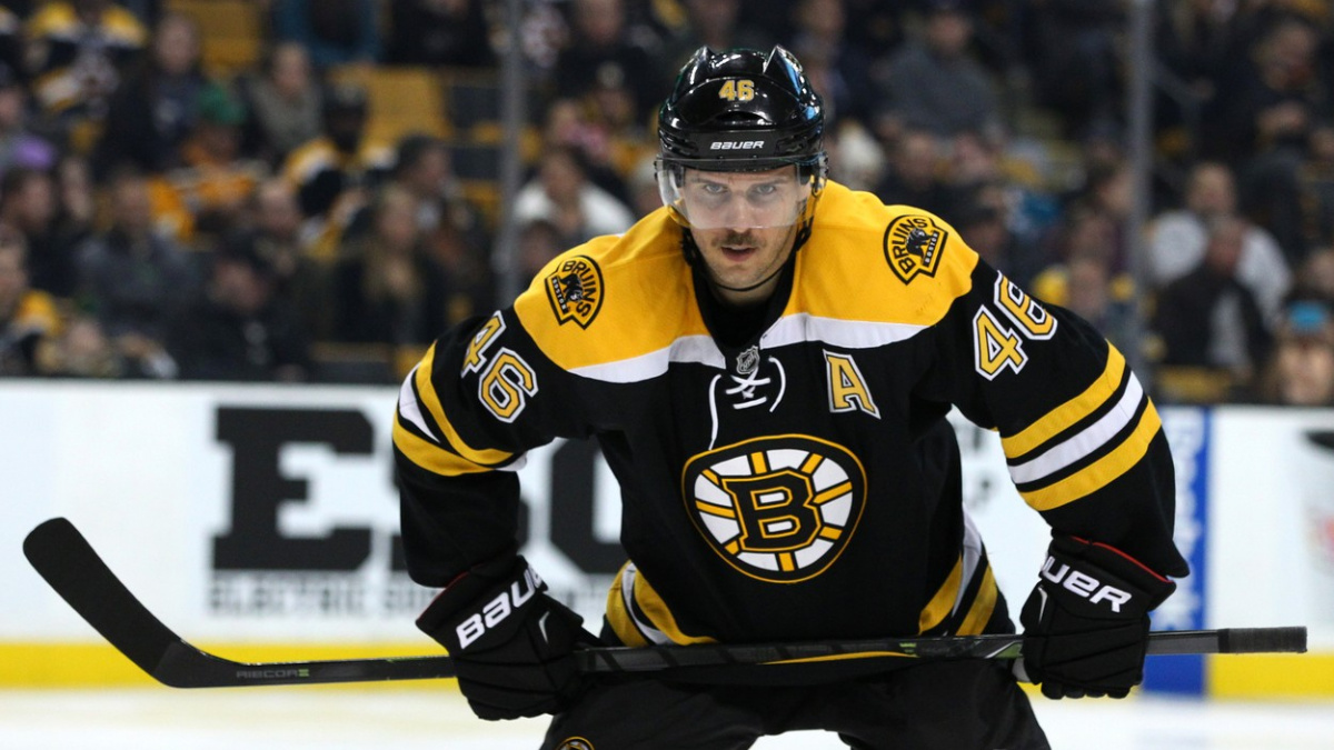 Krejčí rozhodl o výhře Bostonu, Neuvirth dál vládne statistikám