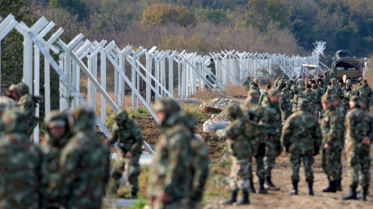 Nová hráz proti uprchlíkům. Svůj plot začala stavět i Makedonie