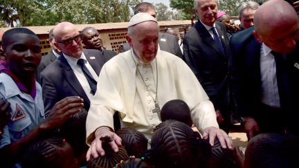 Aktualizováno: Papež František přijel do země zmítané náboženskou válkou