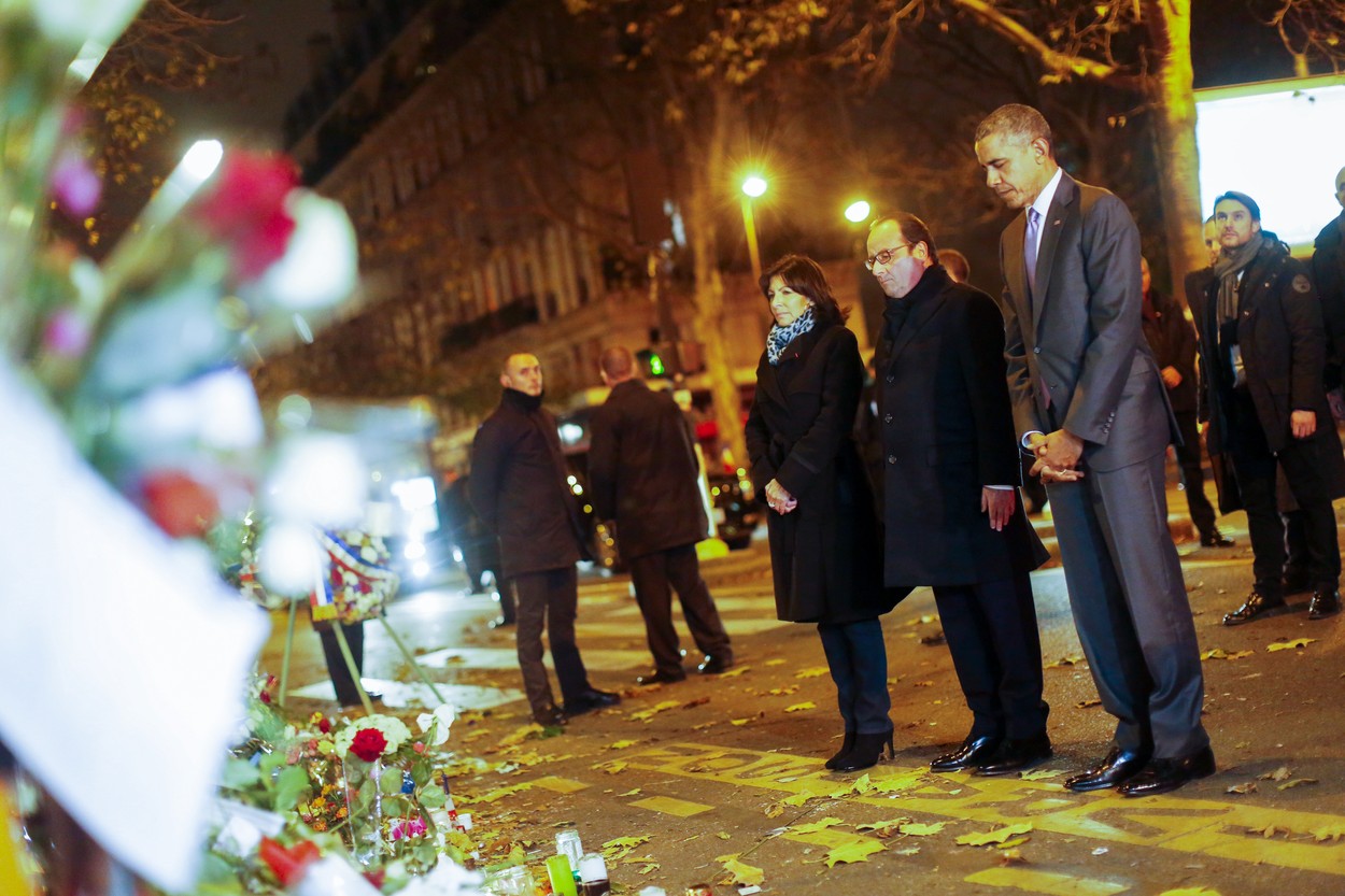 Obama uctil v Paříži památku obětí útoků. Raději potají v noci