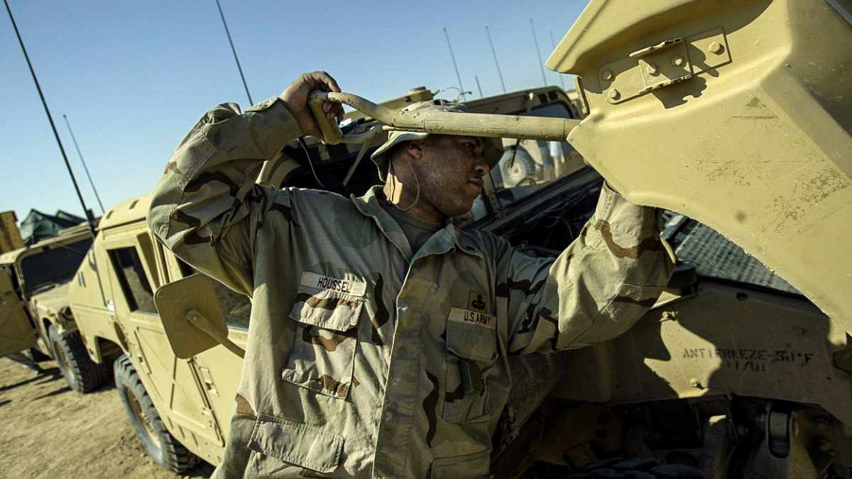 Pomoc po americku: Spojené státy posílají na Ukrajinu vojenský odpad